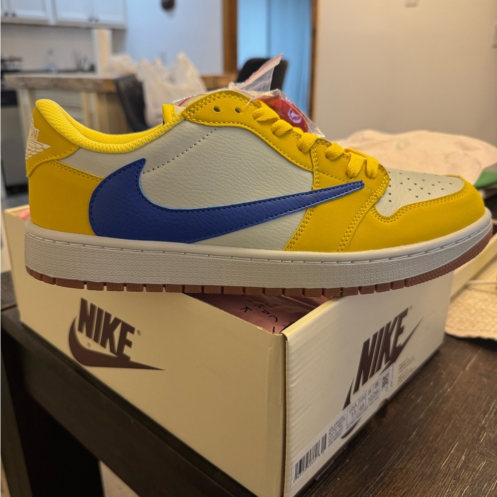 Nike Sneakers - Yellow and Blue